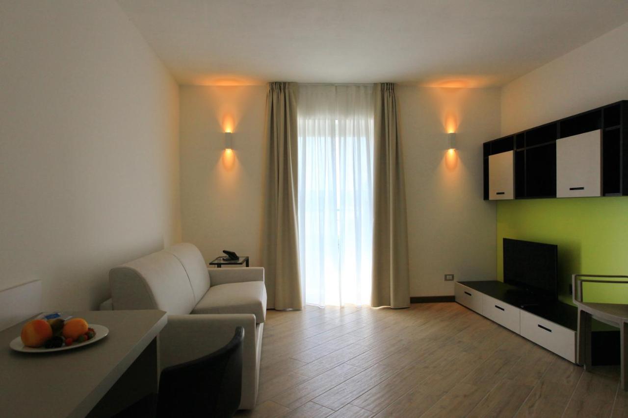 Hotel Ponti Angera Zewnętrze zdjęcie